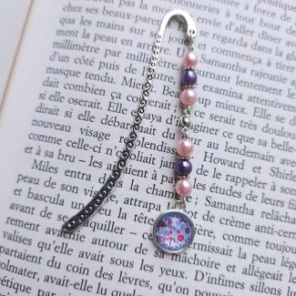 Marque page fait main avec perles roses et violettes