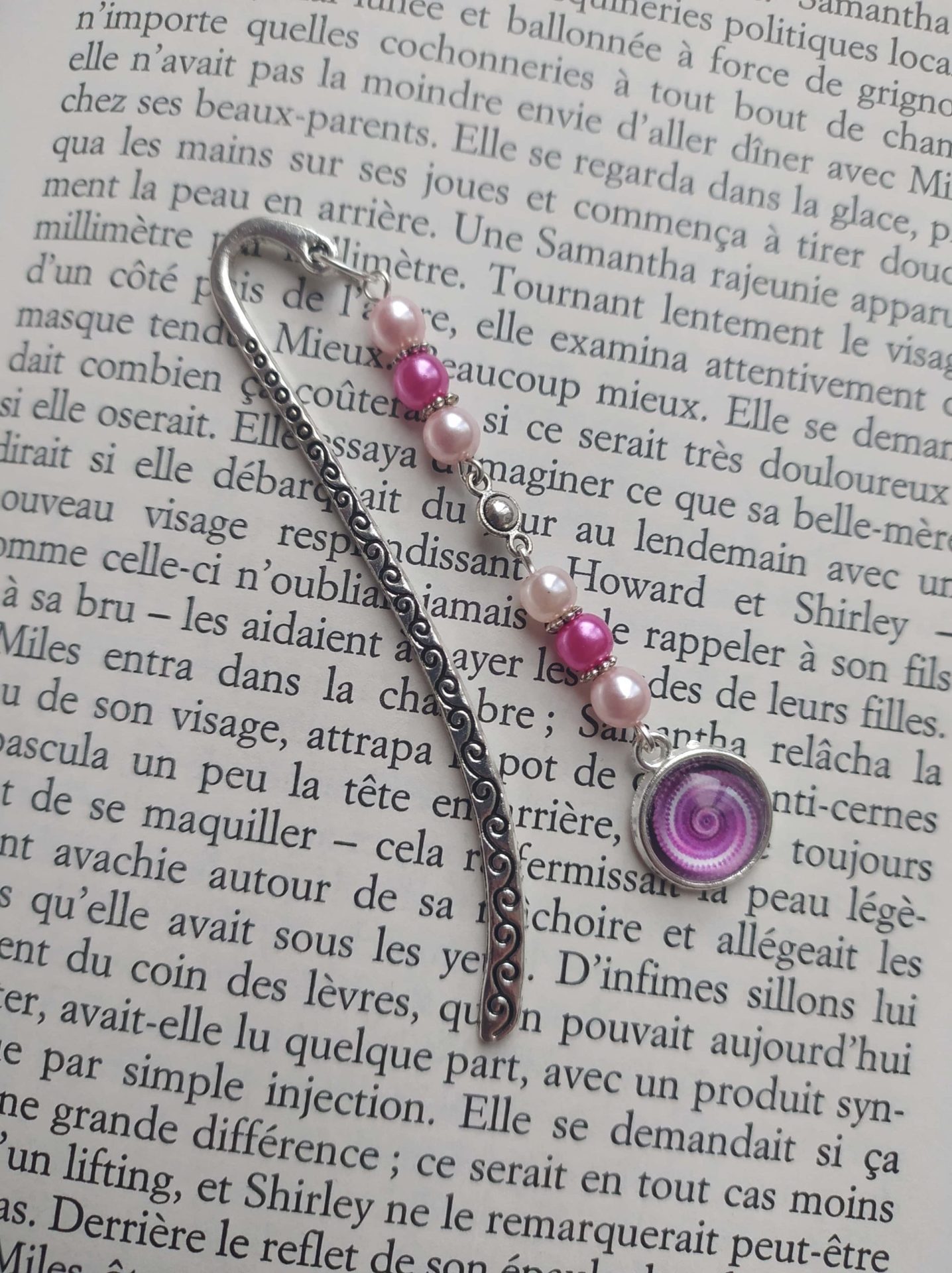 Marque pages perle roses et ceabochon spirale 2