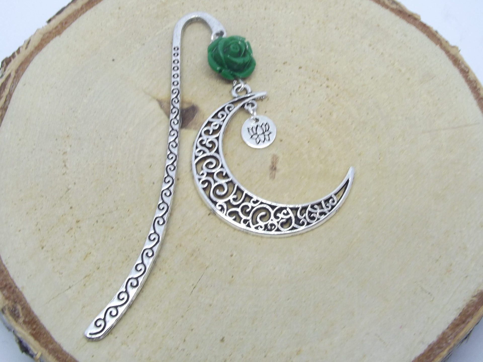 Marque page lune rose verte lotus 2 Marque page lune avec rose et fleur de lotus