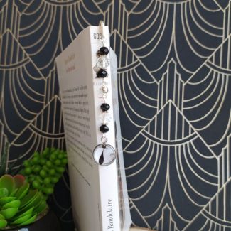 Marque Pages fait main en métal argenté avec des perles couleurs noir, transparente et un cabochon chat