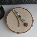 Marque page perle perle turquoise blanc breloque fleur de lotus