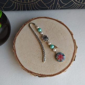 Marque page perle perle turquoise blanc breloque fleur de lotus