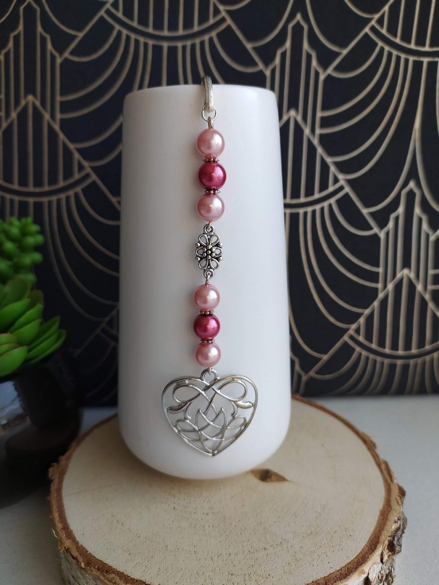 Marque page perles roses et breloque coeur 2 Marque page perles roses et breloque coeur 2
