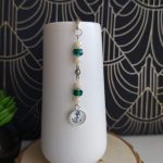 Marque page perles vert emeraude et écru cabochon ancre