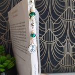 Marque page perles vert emeraude et écru cabochon ancre 4
