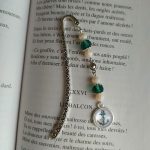 Marque page perles vert emeraude et écru cabochon ancre 4