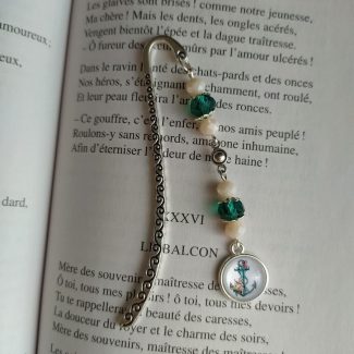 Marque page perles vert emeraude et écru cabochon ancre 4
