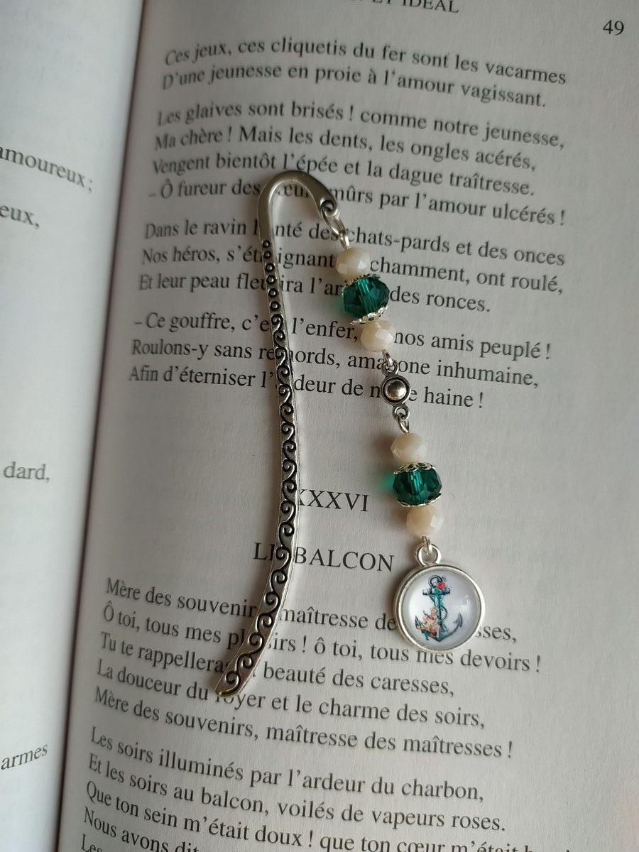 Marque page perles vert emeraude et écru cabochon ancre Marque page perles vert emeraude et écru cabochon ancre 4