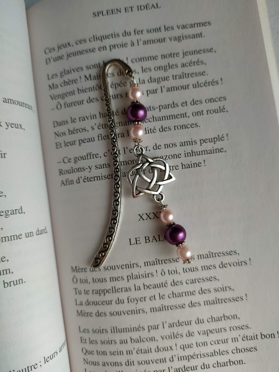 Marque page perles violette et breloque coeur entrelacé 3 Marque page perles violette et breloque coeur entrelacé