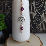 Marque page perles violette et breloque coeur entrelacé