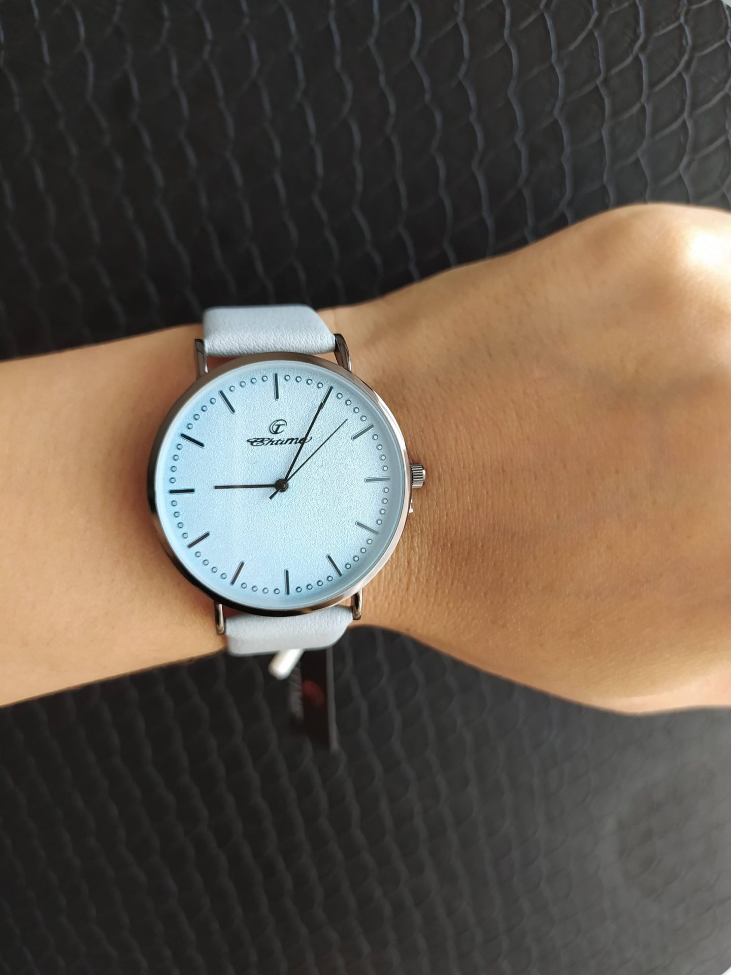 Montre-large-Bleu-ciel