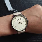 Montre-large-beige
