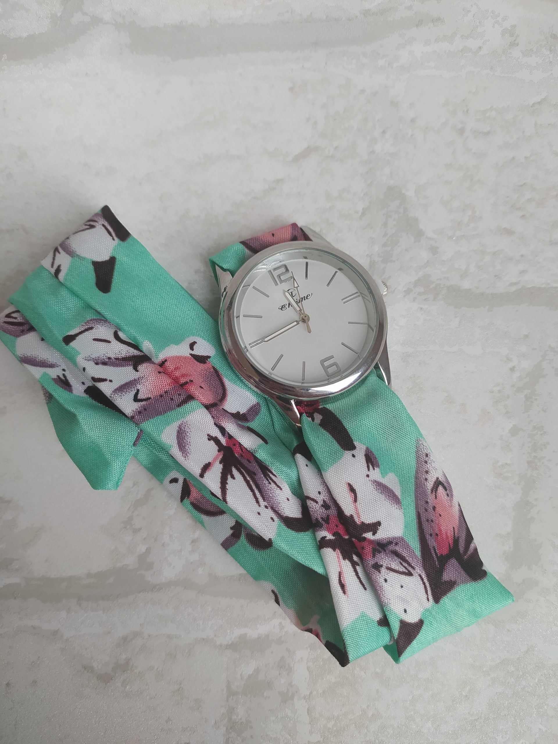 Montre foulard fleuri vert d'eau 1