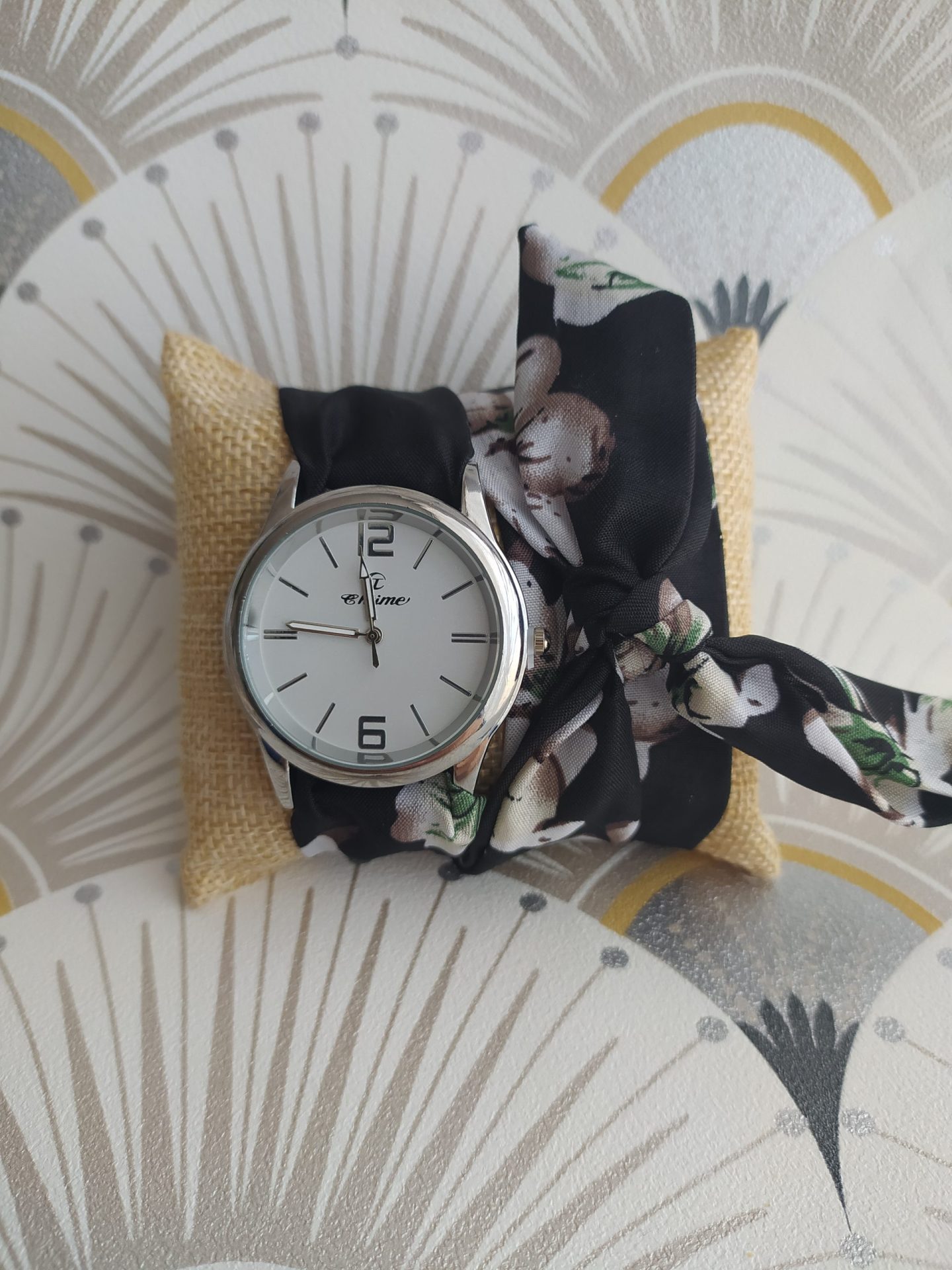 montre foulard noir fleuri 1