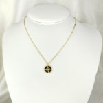 Collier doré en acier inoxydable avec un pendentif coloré orné d'une étoile doré au centre
