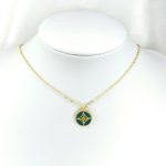 Collier doré en acier inoxydable avec un pendentif coloré orné d'une étoile doré au centre