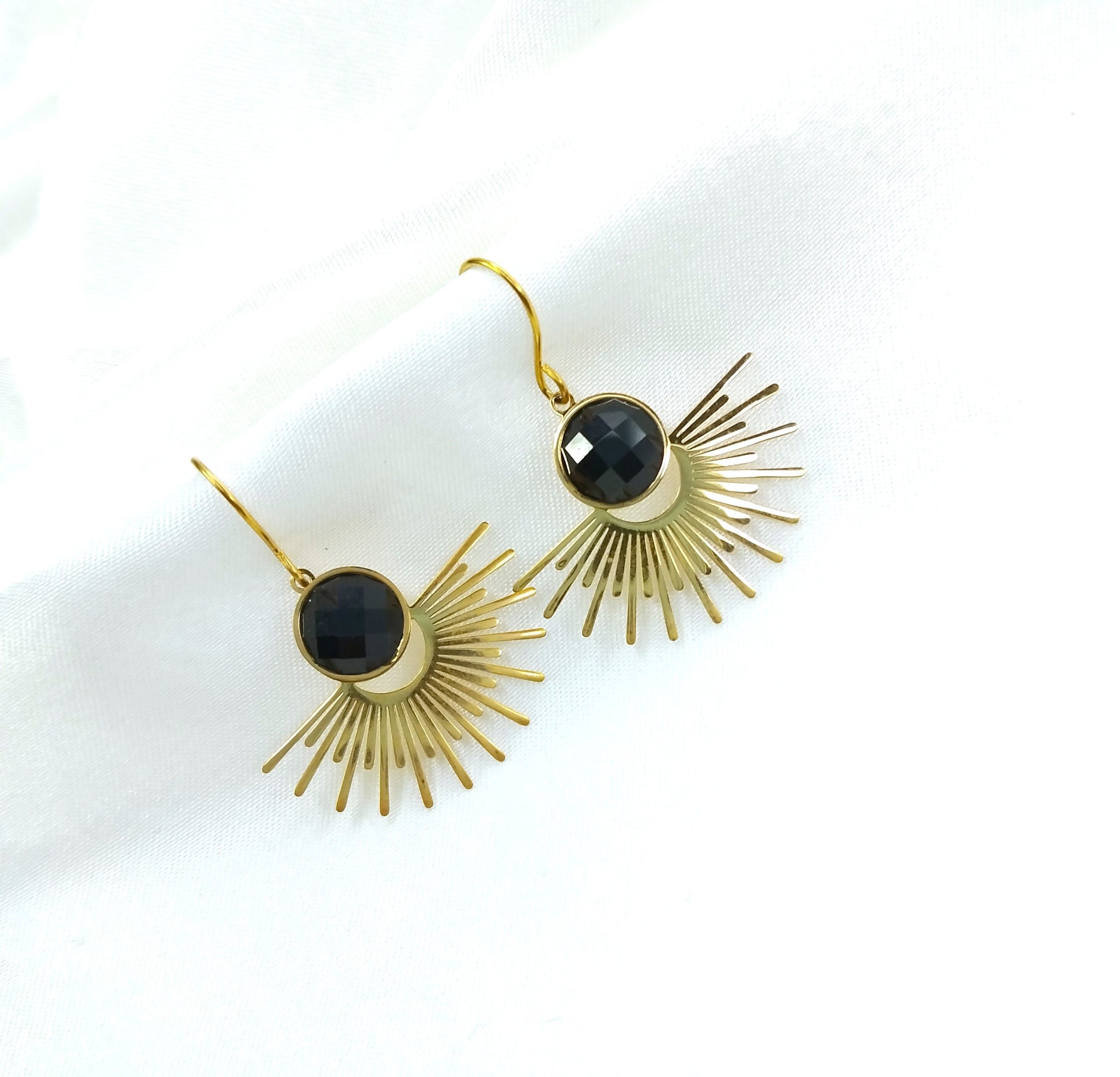 boucles d'oreilles soleil ornée d'une perle colorée