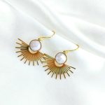 boucles d'oreilles soleil ornée d'une perle colorée
