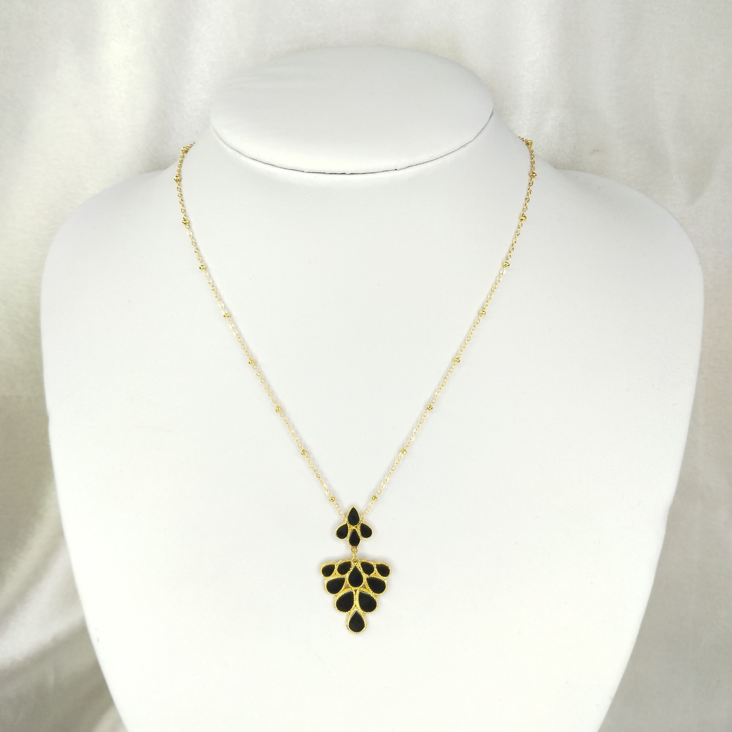 collier articulé fleuri en acier inoxydable doré et pétales colorées