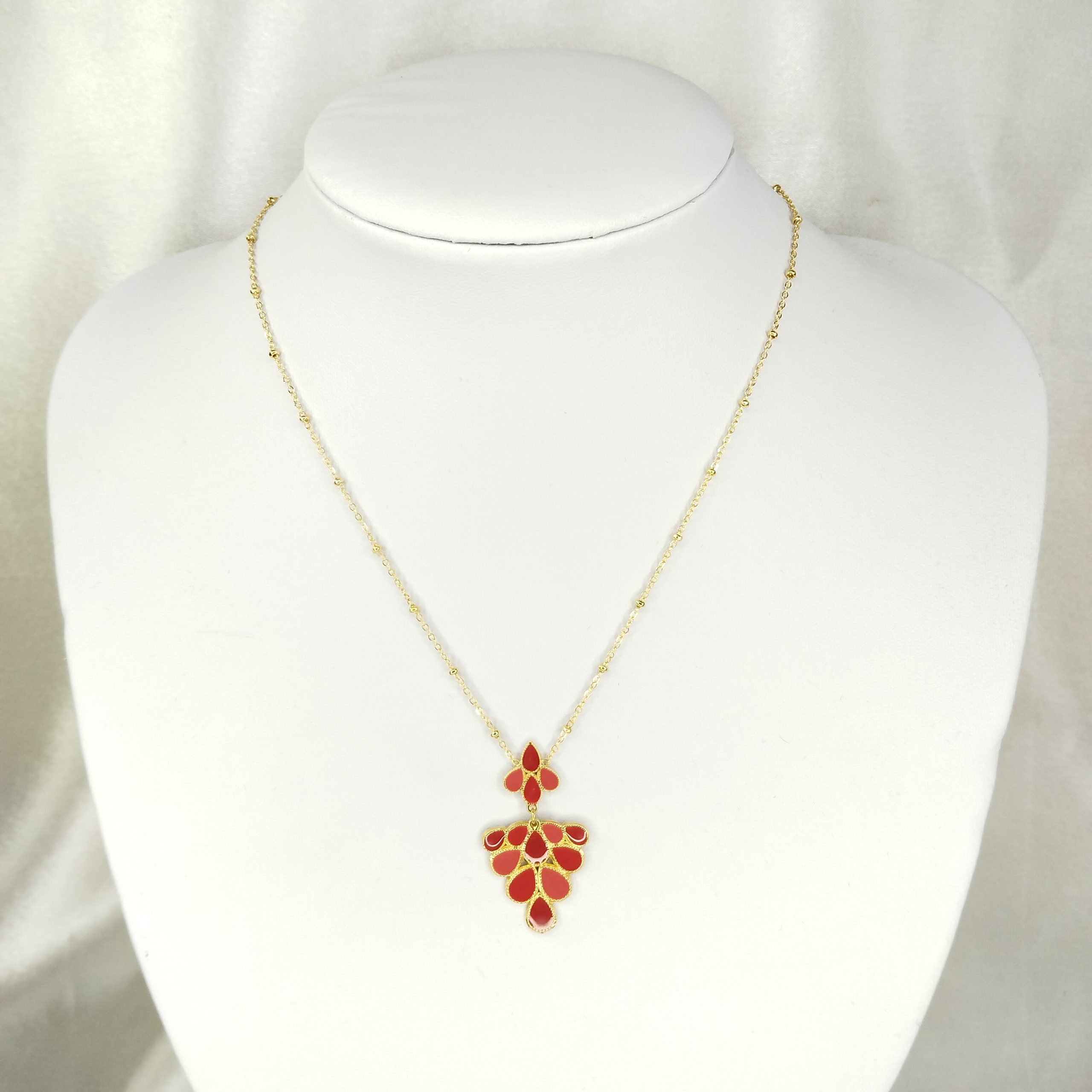 collier articulé fleuri en acier inoxydable doré et pétales colorées