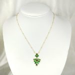 collier articulé fleuri en acier inoxydable doré et pétales colorées