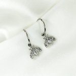 boucles d'oreilles abeille doré orné de strass blanc