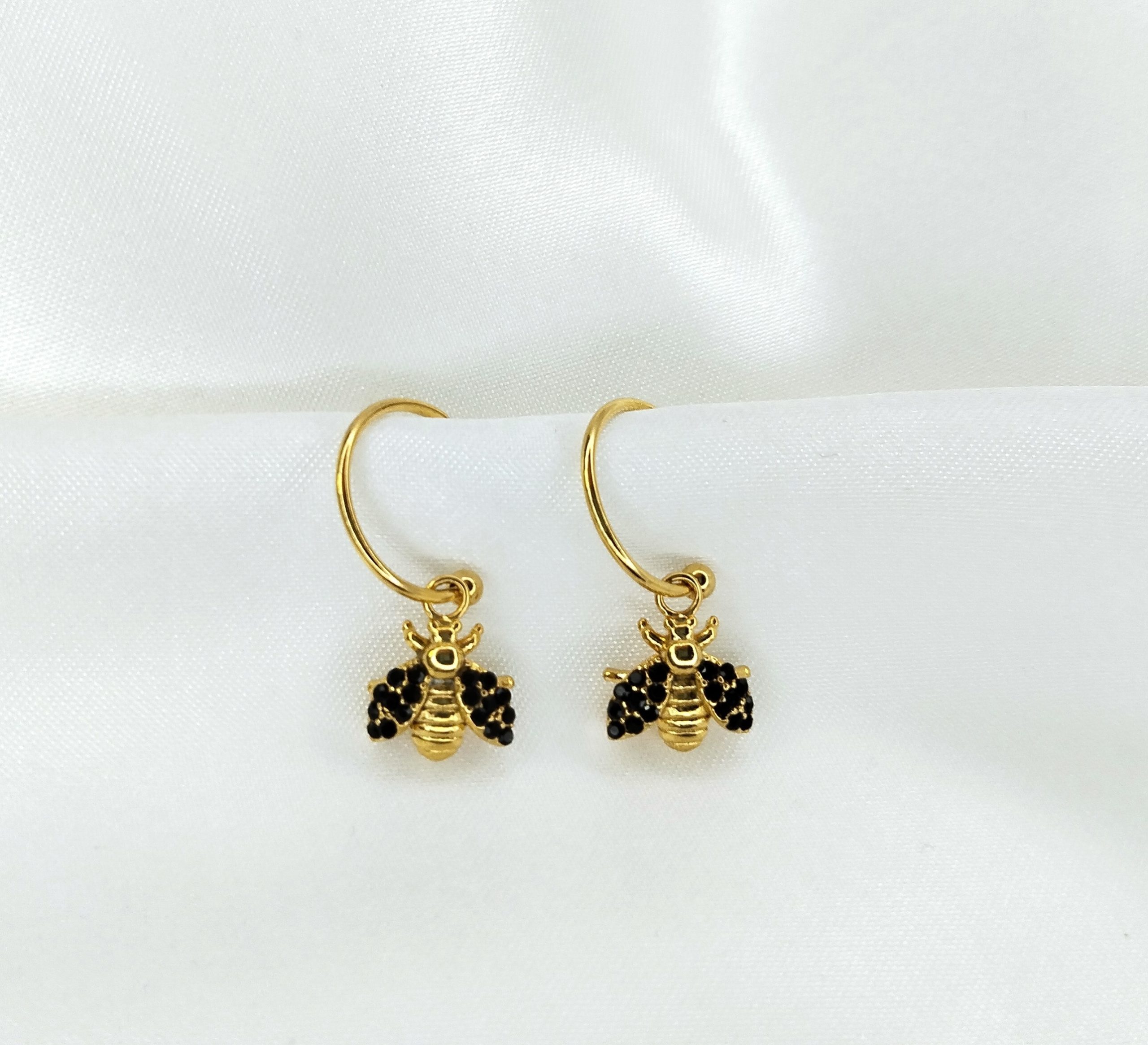 boucles d'oreilles abeille doré orné de strass noir