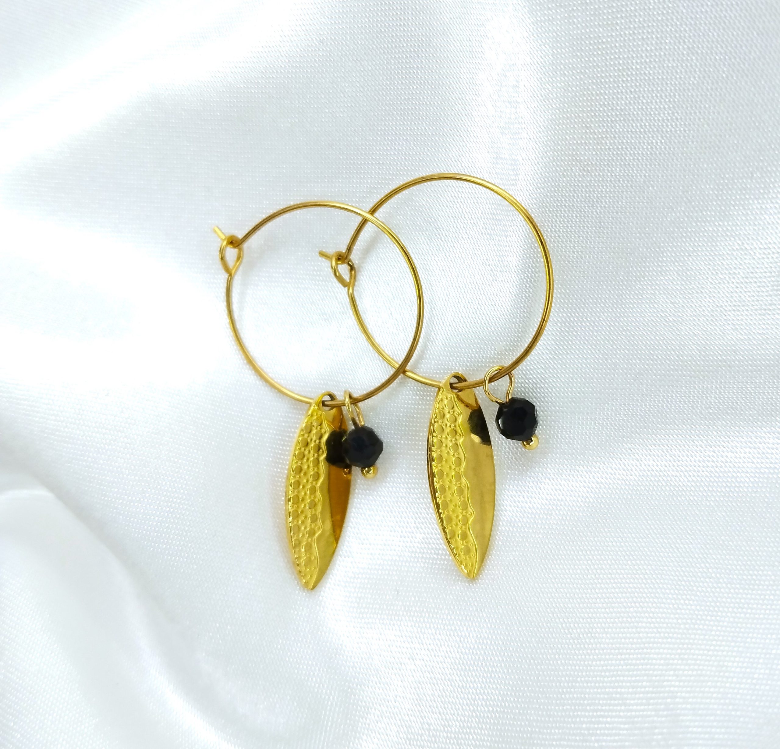 boucles d'oreilles en acier inoxydable doré pendentif ovale et perle noir