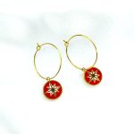 boucles d'oreilles creoles en acier inoxydable avec un pendentif rouge orné d'une étoile doré