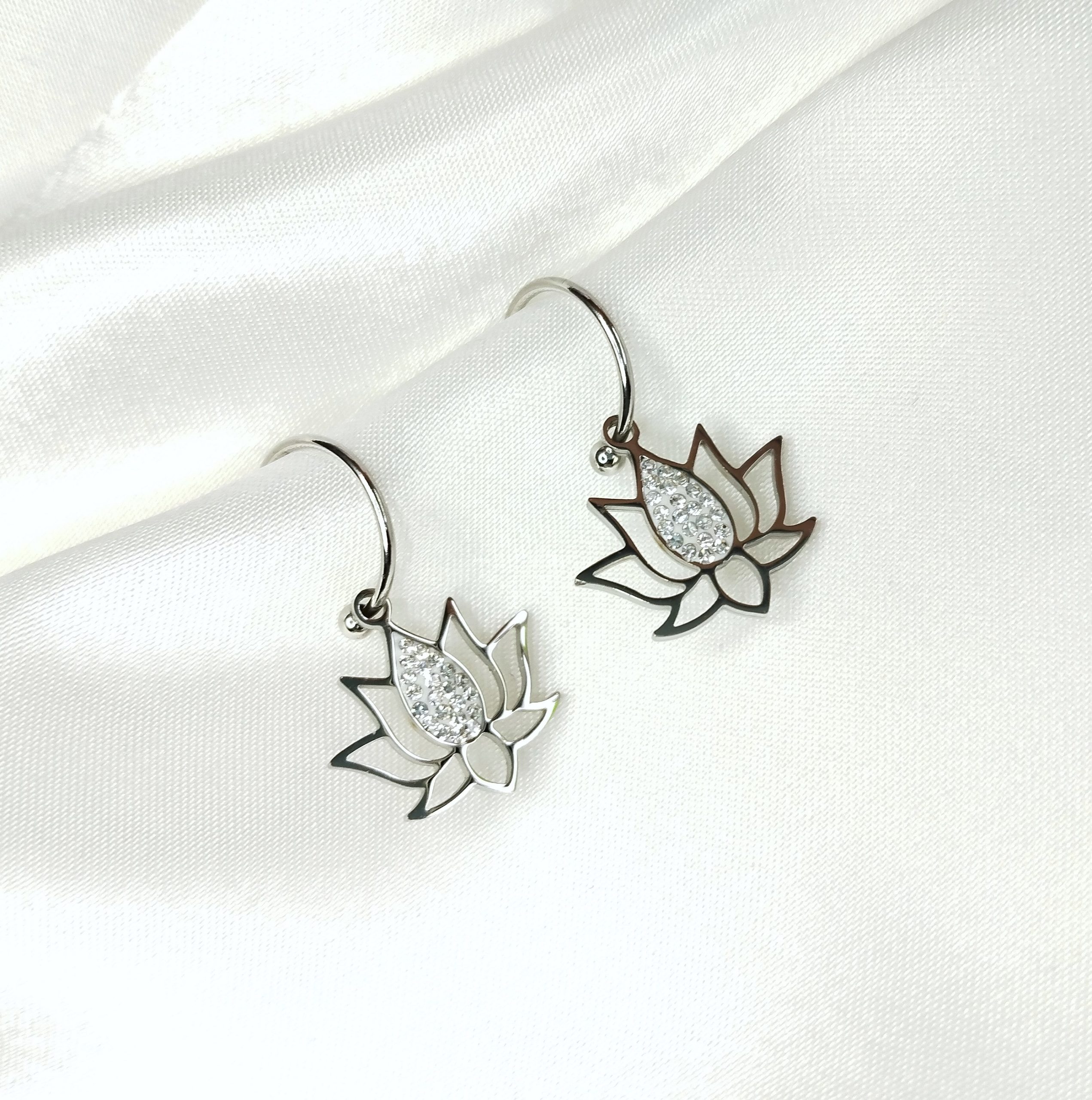 boucles d'oreilles fleur de lotus argenté strass blanc