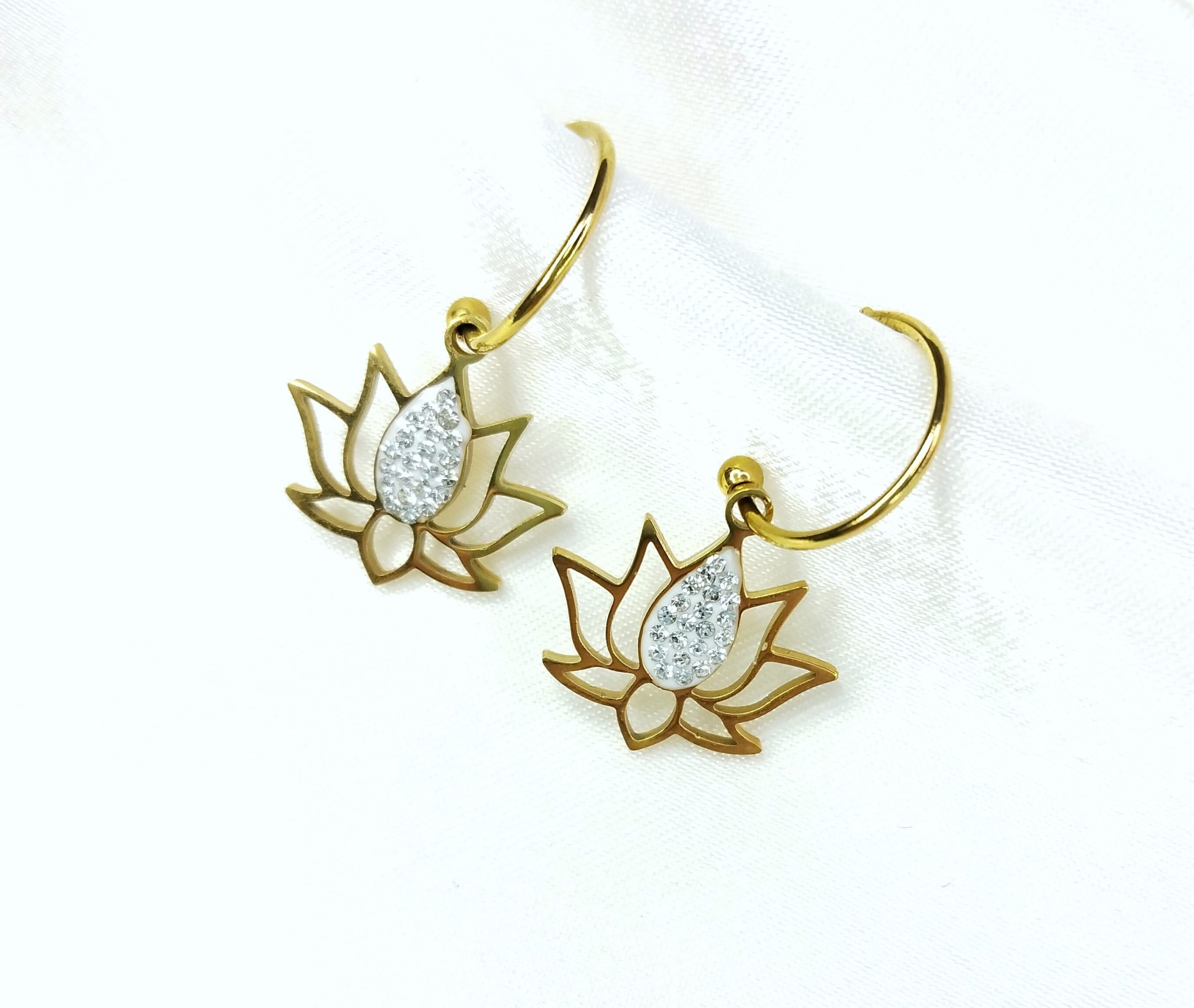 boucles d'oreilles fleur de lotus doré et strass blanc