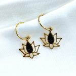 boucles d'oreilles fleur de lotus doré et strass noir