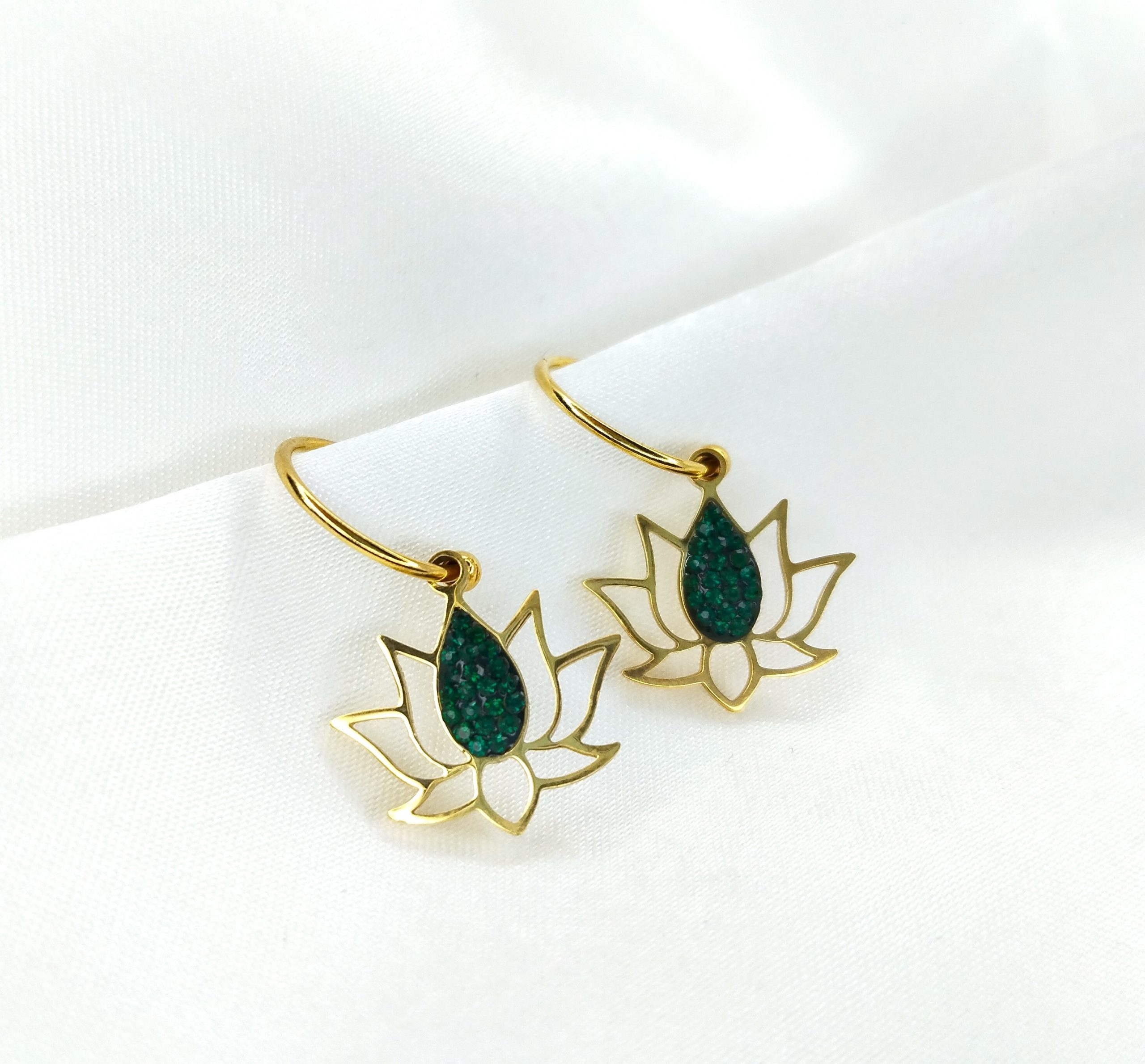 boucles d'oreilles fleur de lotus doré et strass vert