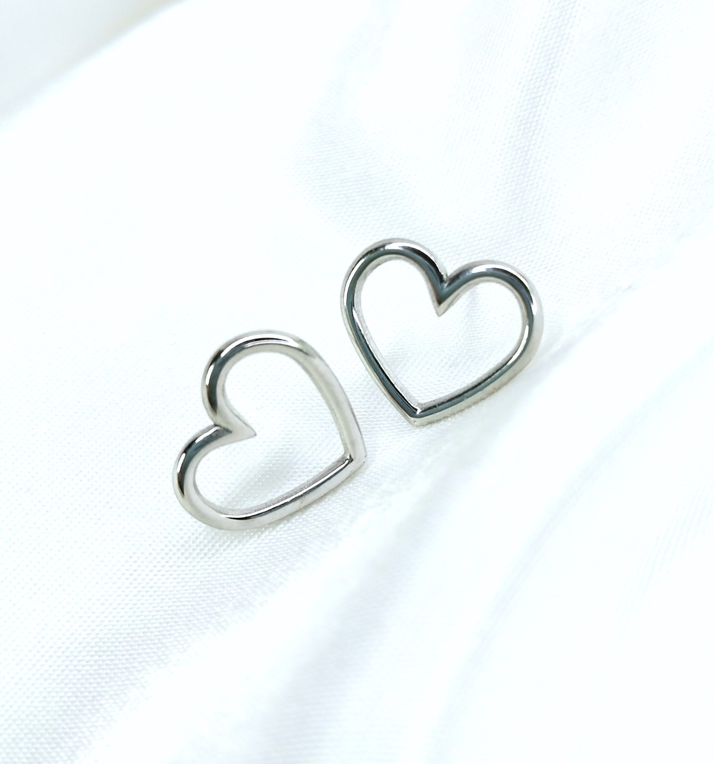 boucles d'oreilles en acier inoxydable puce coeur argenté