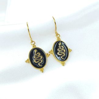 Boucles d'oreilles Sofia serpent doré sur fond noir
