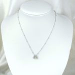 collier abeille argenté ornée de strass
