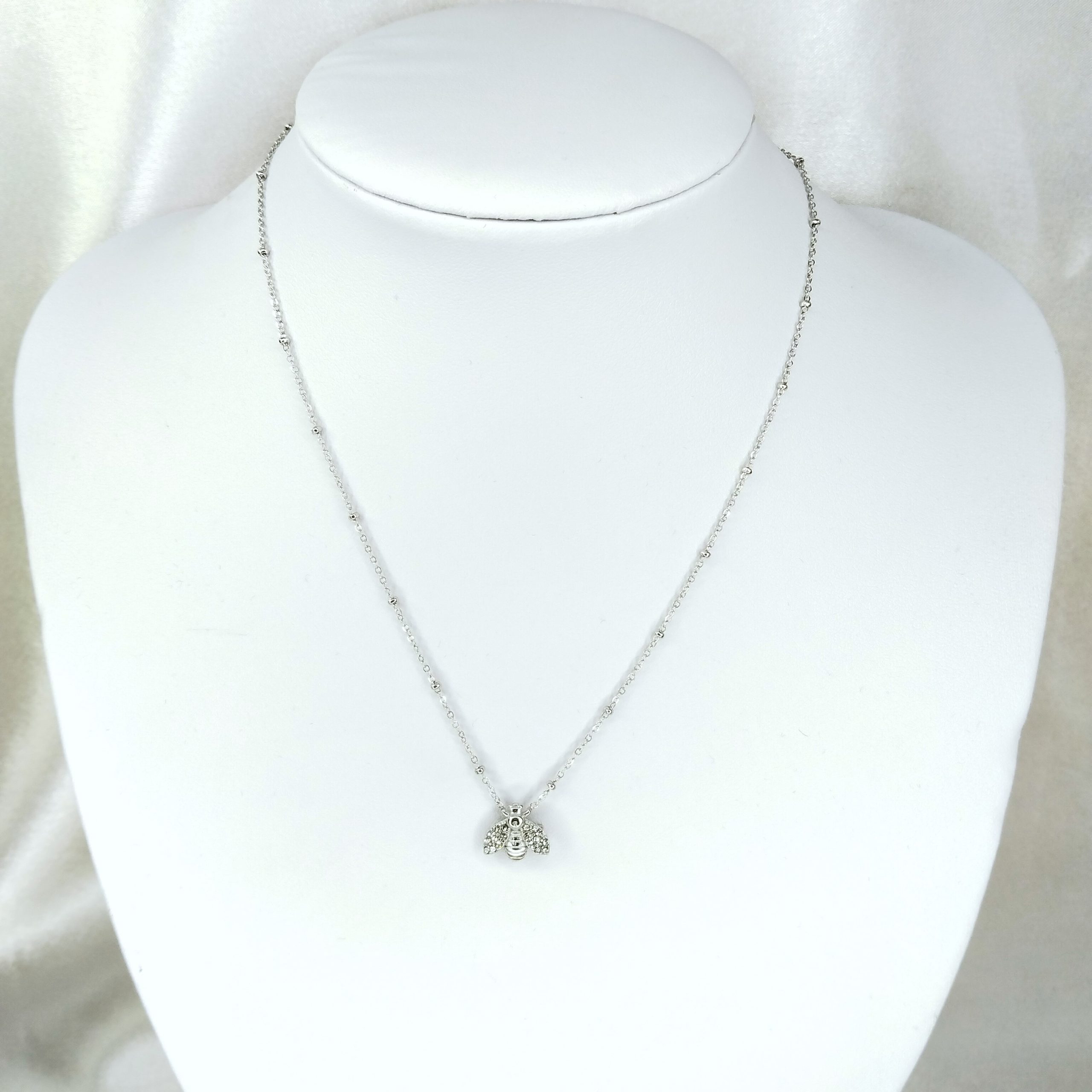 collier abeille argenté ornée de strass