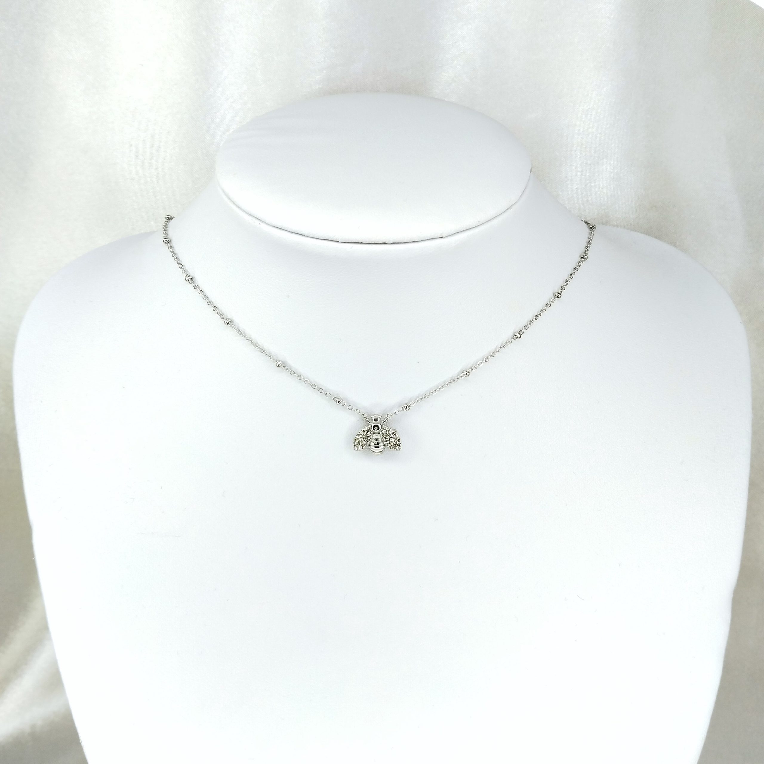 collier abeille argenté ornée de strass