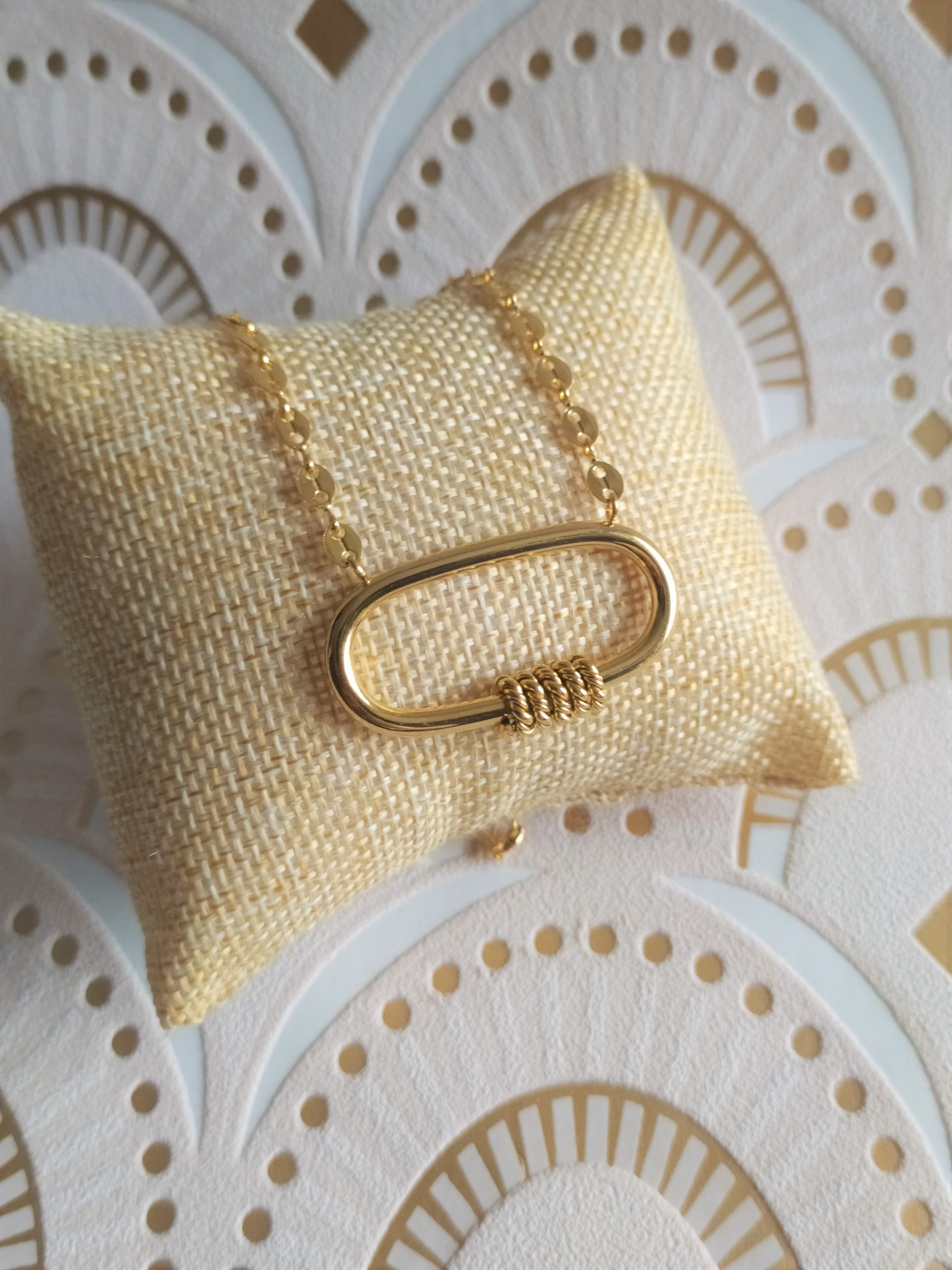 collier-ovale-dore-olive