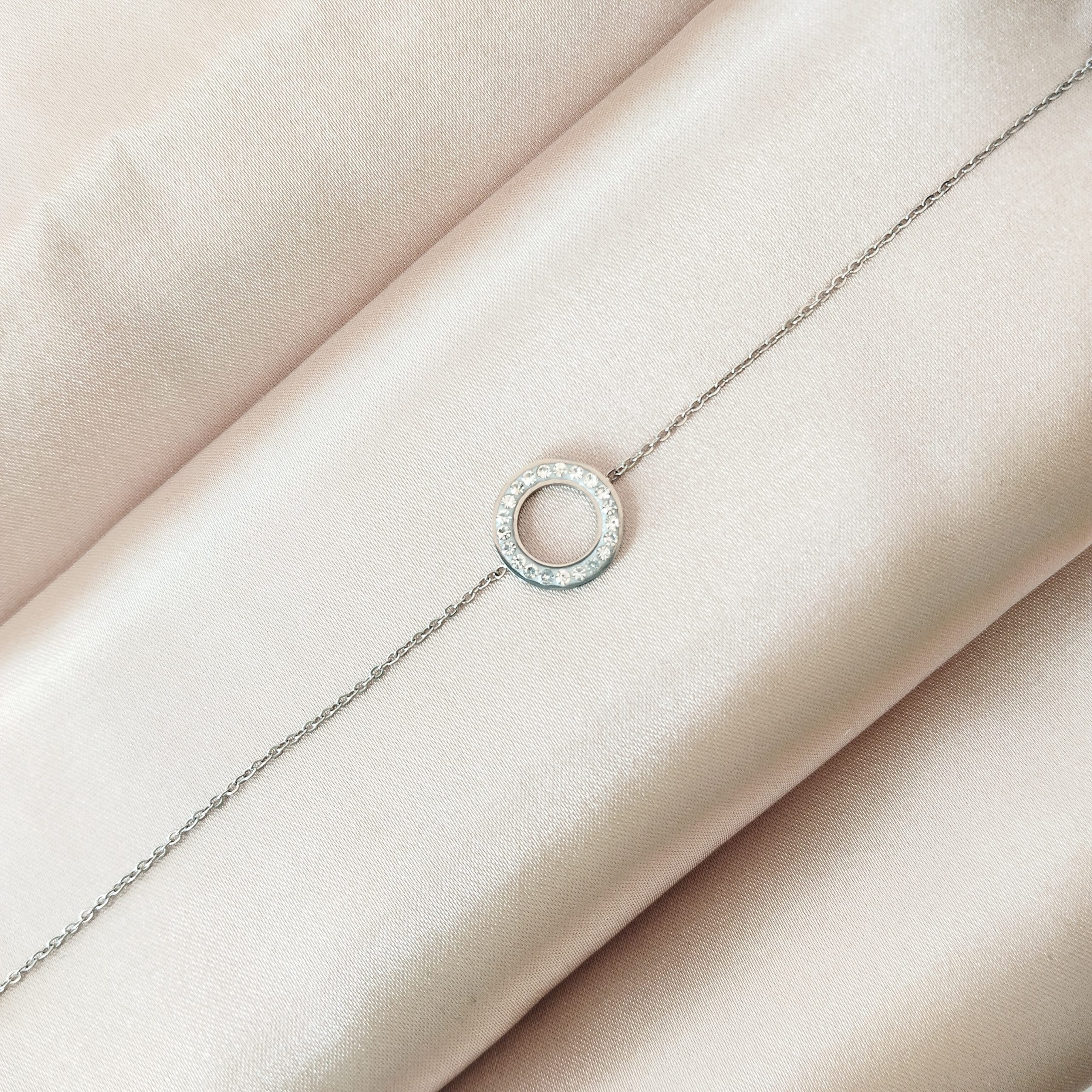 bracelet argenté pendentif strass blanc