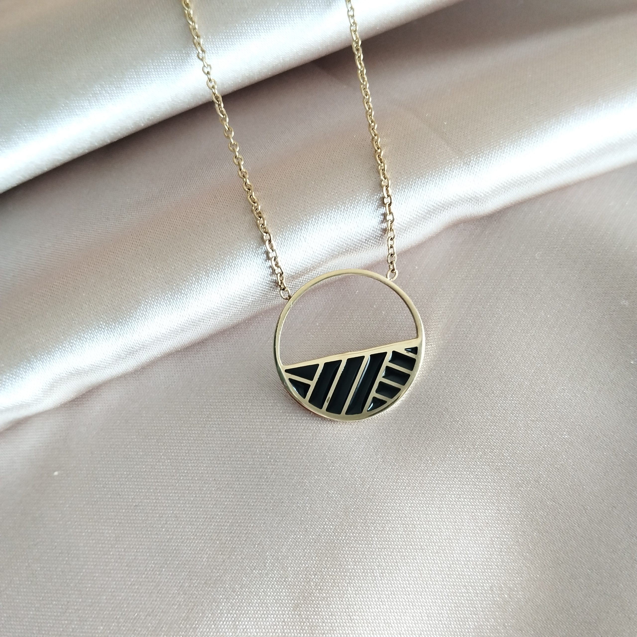 collier-belli-noir