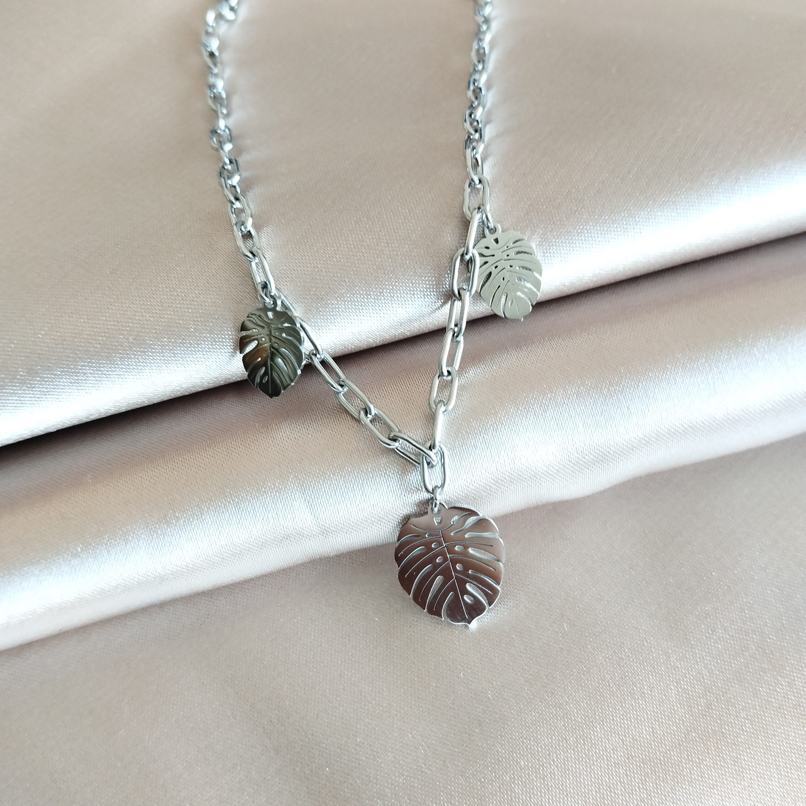 collier-mini-monstera-argente1