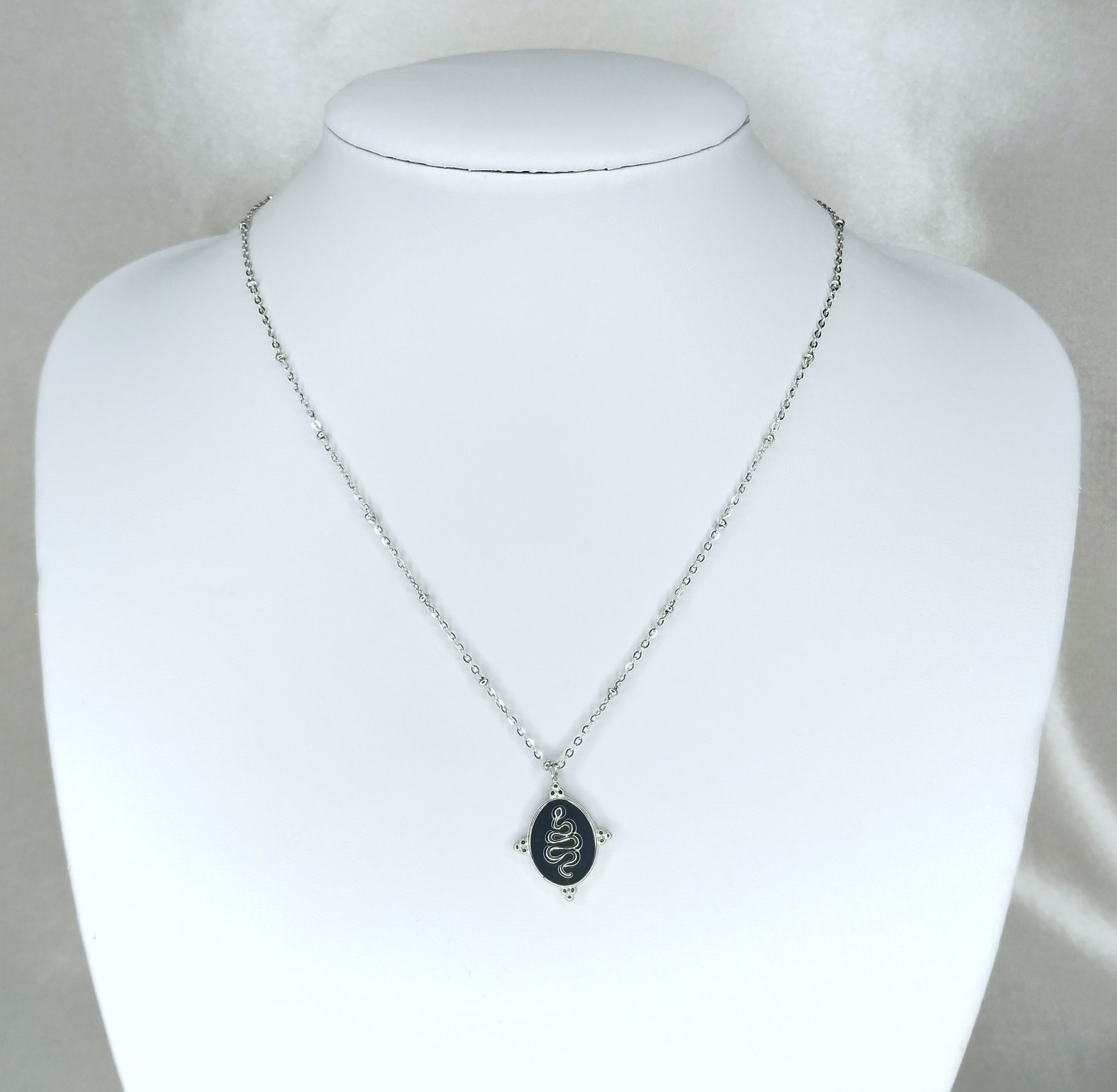 collier-serpent-sofia-noir