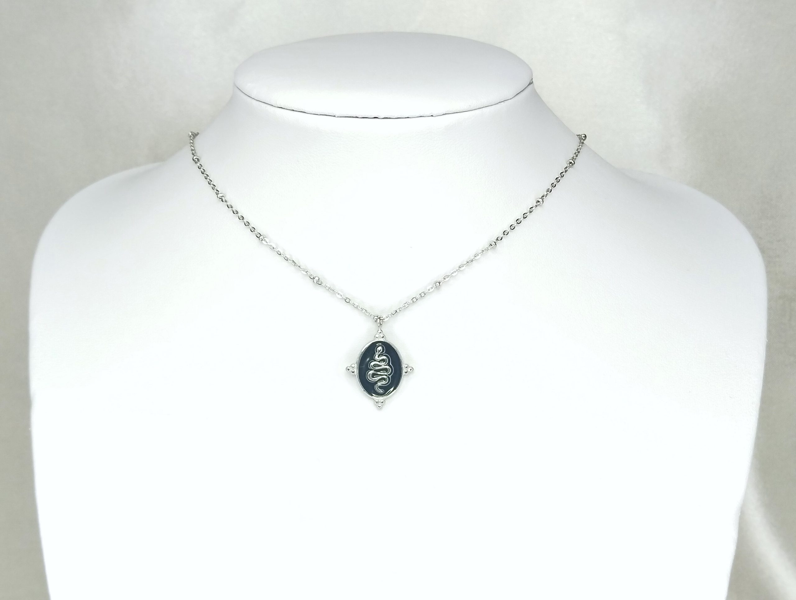 collier-serpent-sofia-noir1