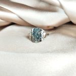 Bague Anais en acier inoxydable avec une feuille monstera