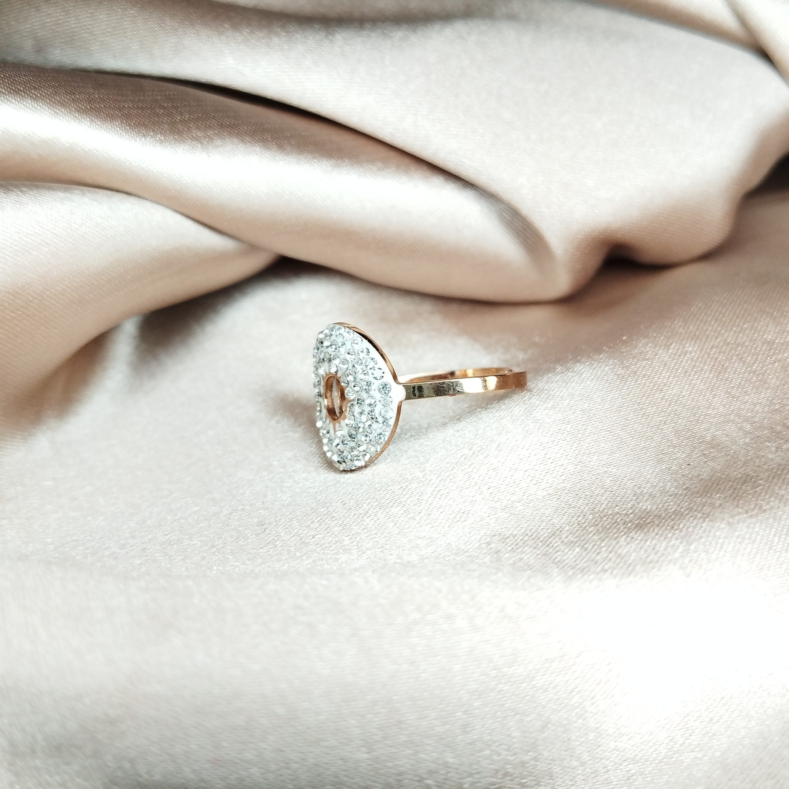 bague en acier inoxydable sonia orné de strass