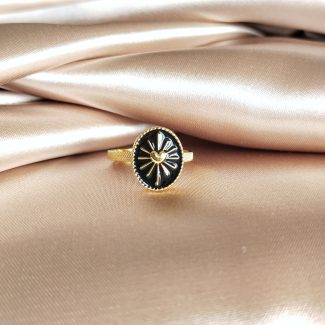 bague en acier inoxydable doré pendentif noir au centre un coeur qui rayonne